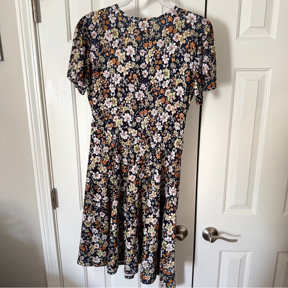 NWT MIKAROSE Janae Multi-Floral Flutter Sleeve Wrap Knee Length Dress - Picture 4 of 6